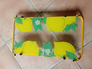 Vassoio in vetro con limoni