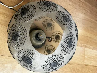 Lámpara de pie de la marca Juva.