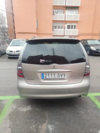 Mitsubishi Grandis 2010