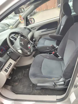 Mitsubishi Grandis 2010