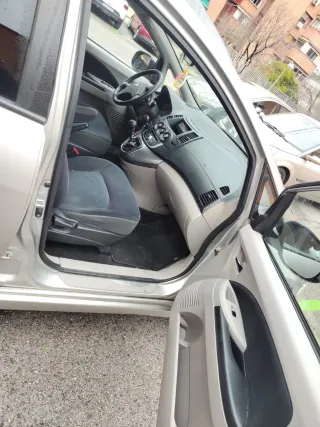 Mitsubishi Grandis 2010