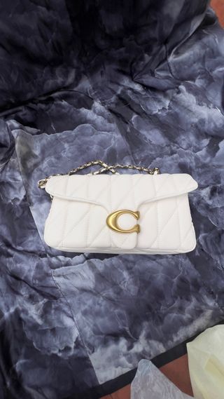 Bolso Coach Blanco con Cadena Dorada