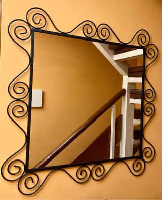 2 Espejos uno con marco de forja negro, impecables