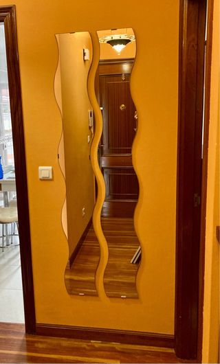 2 Espejos uno con marco de forja negro, impecables