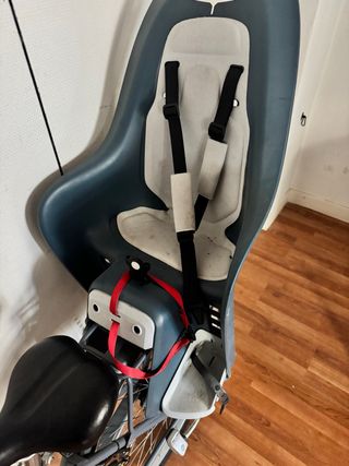 Silla bici bebé con arnés y reposapiés