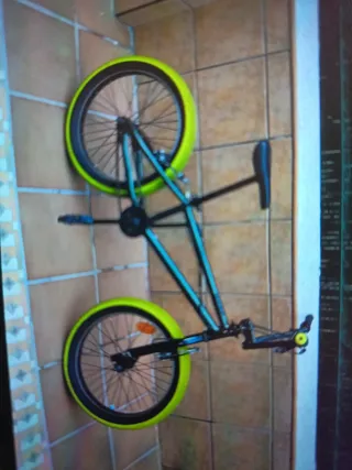 Bicicleta BMX seminueva
