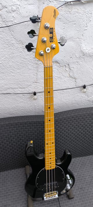 Sterling by MusicMan Pastilla Aguilar y previo