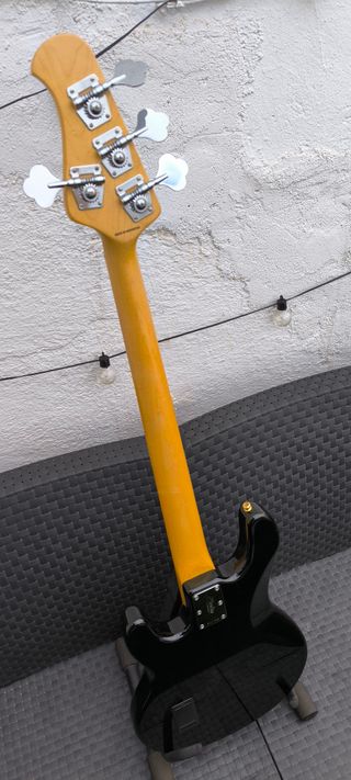 Sterling by MusicMan Pastilla Aguilar y previo