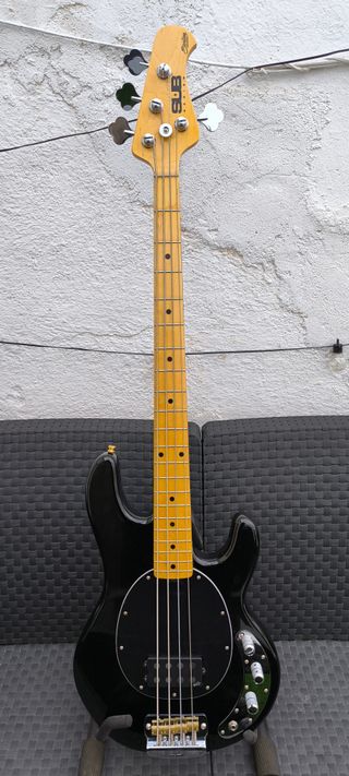 Sterling by MusicMan Pastilla Aguilar y previo