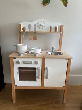 Cocinita de madera de juguete de Maisons du Monde