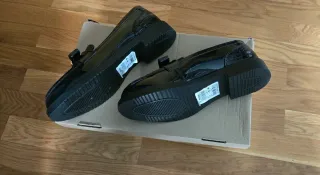 Zapatos Lipsy negros charol efecto cocodrilo