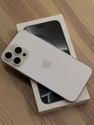 iPhone 16 Pro Max de 256Gb - COMO NUEVO