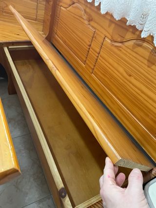 Mesa, 2 sillas y esquinero pino