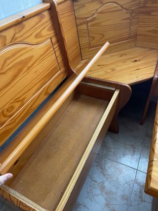 Mesa, 2 sillas y esquinero pino
