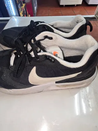 Zapatillas Nike Mujer Negras y Blancas