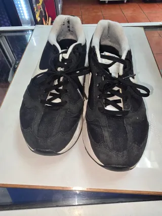 Zapatillas Nike Mujer Negras y Blancas