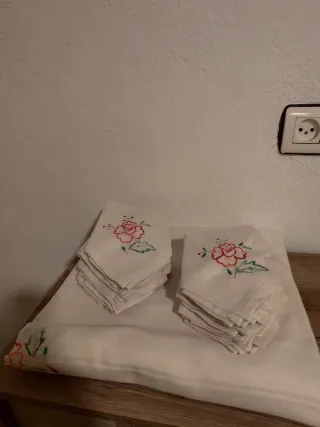 Mantelería antigua bordada a mano