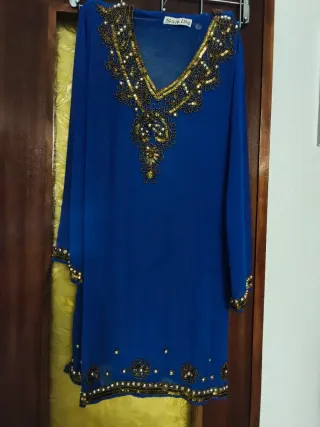 Top azul con pedrería talla XL