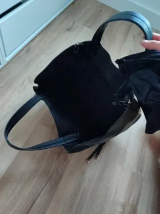 Bolso grande Bershka negro y verde militar