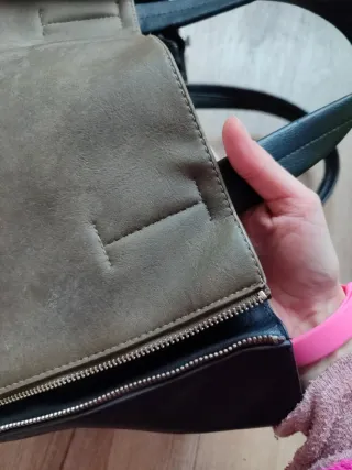 Bolso grande Bershka negro y verde militar