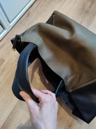 Bolso grande Bershka negro y verde militar