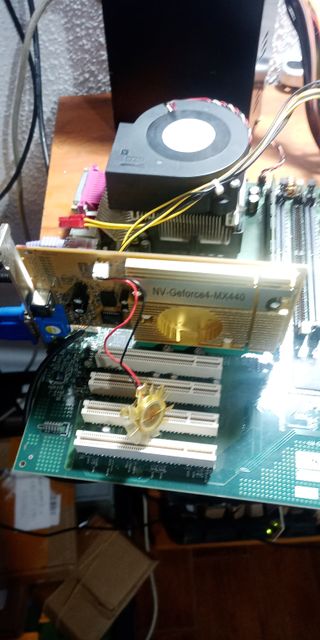 Nvidia GeForce4 MX440 64MB AGP VENTILADOR MAL