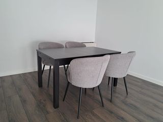 Mesa de comedor y 4 sillas