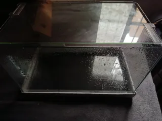 2 Acuarios de cristal y otro de plástico