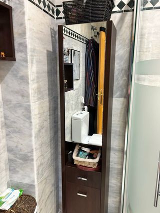 Encimera con lavabo, toallero ,muebles y mampara