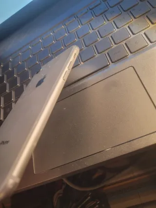 iPhone 8 Blanco (para piezas) No enciende.