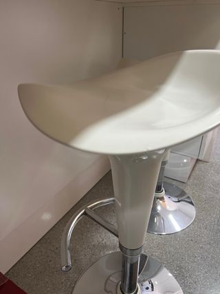 Taburete alto forma ergonomica