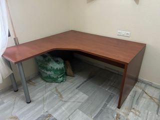 Mesa de oficina angular madera y metal