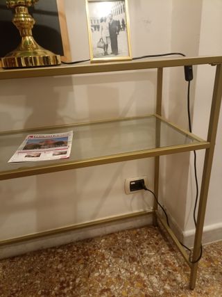 Tavolo con piano in vetro e bordo oro