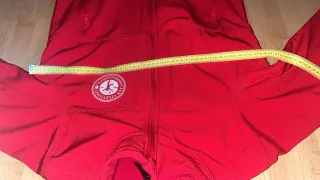 Cortavientos mujer atletismo rojo