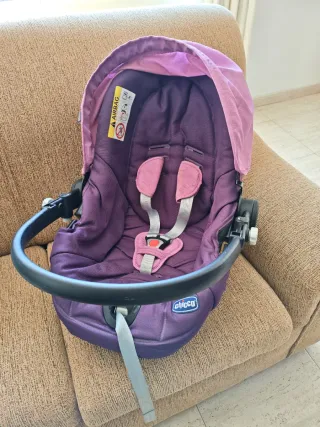 Cuco para bebé marca Chicco morado