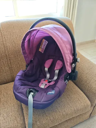Cuco para bebé marca Chicco morado