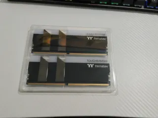 2x 8GB DDR4 4400MHz RAM Thermaltake