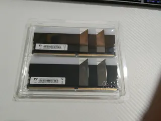 2x 8GB DDR4 4400MHz RAM Thermaltake