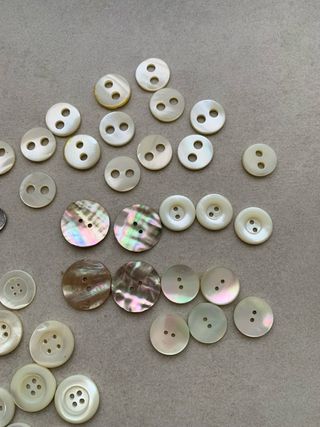 Lote 55 botones todos de Nácar