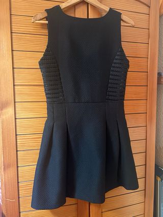 Vestido negro corto de cóctel