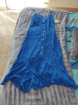 Vestido largo azul con botones