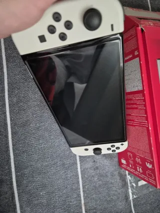 Nintendo Switch OLED Blanca y Negra (negociable)