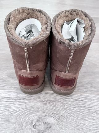 Botas australianas en color ‘taupe’ de Conguitos.