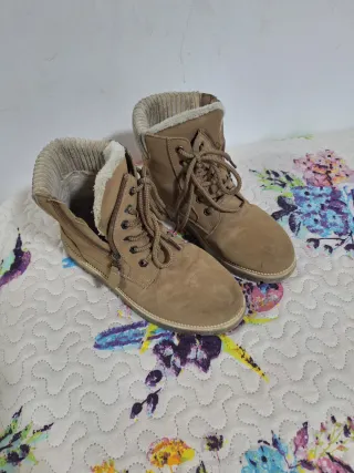 Botines beige/marrón con cremallera