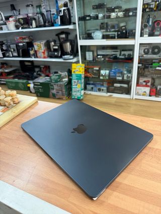 MacBook Air M2 2022 13” 256GB 8GB RAM