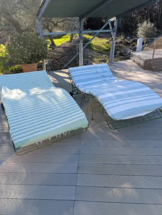 2 tumbonas metálicas verdes