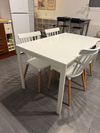 Mesa de comedor blanca