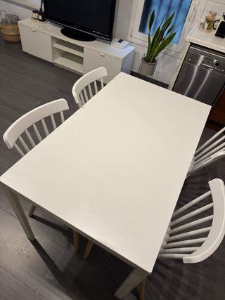 Mesa de comedor blanca