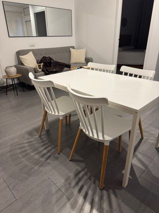 Mesa de comedor blanca