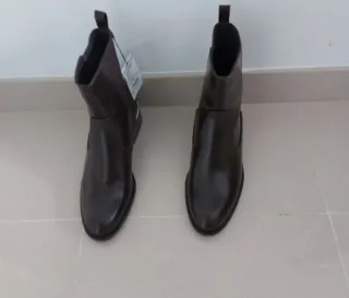 Botines marrones con tacón metálico